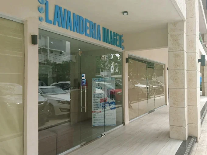 Fachada del local de Lavandería Imagen en Santo Domingo